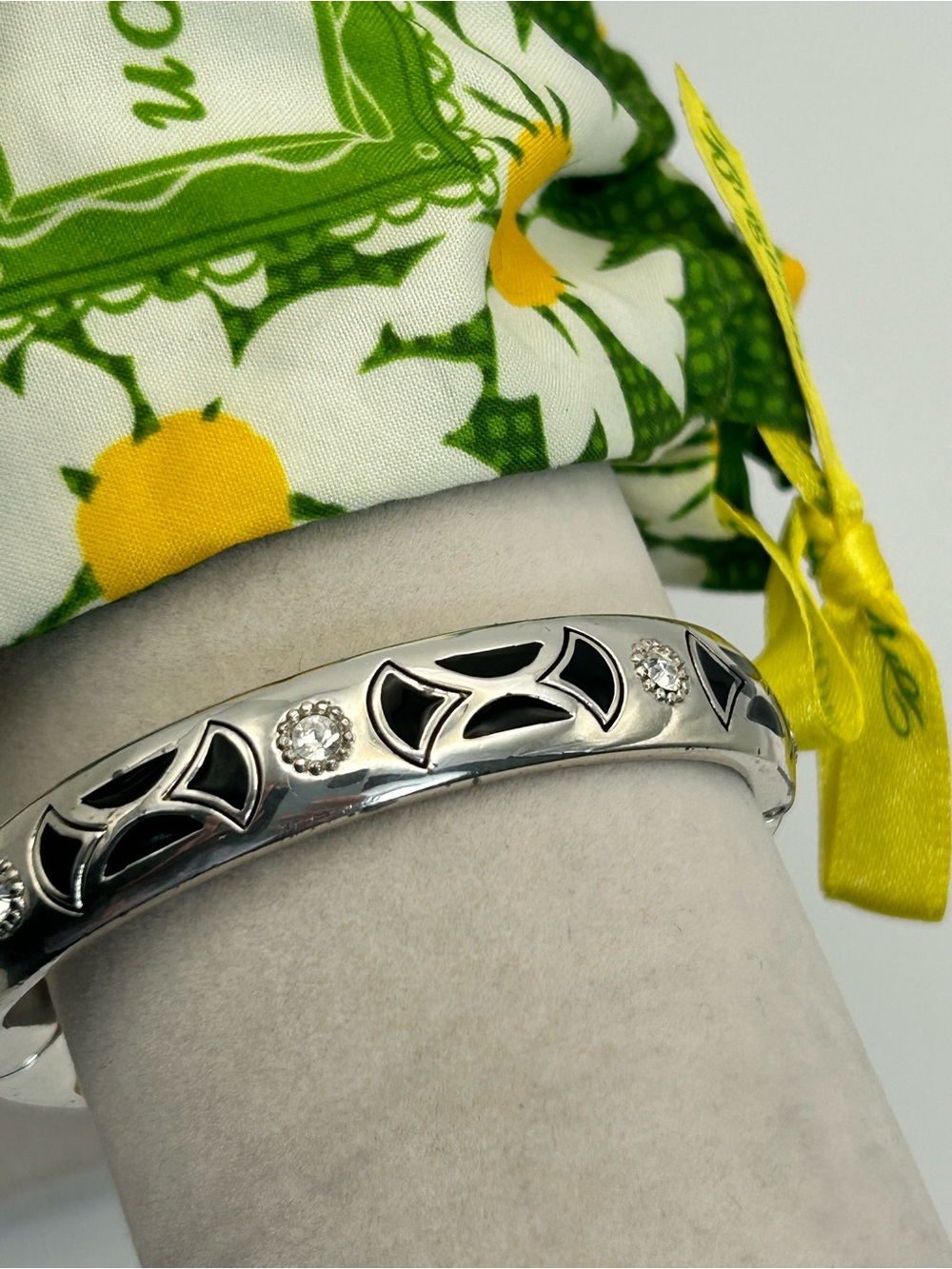 Brighton Capella Bangle Bracelet Magnetic Hinged Black Enamel Silver Plated - Picture 6 of 16